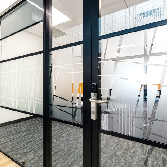 Loft glazing profiles can be applied to Planet doors to suit your project design.
