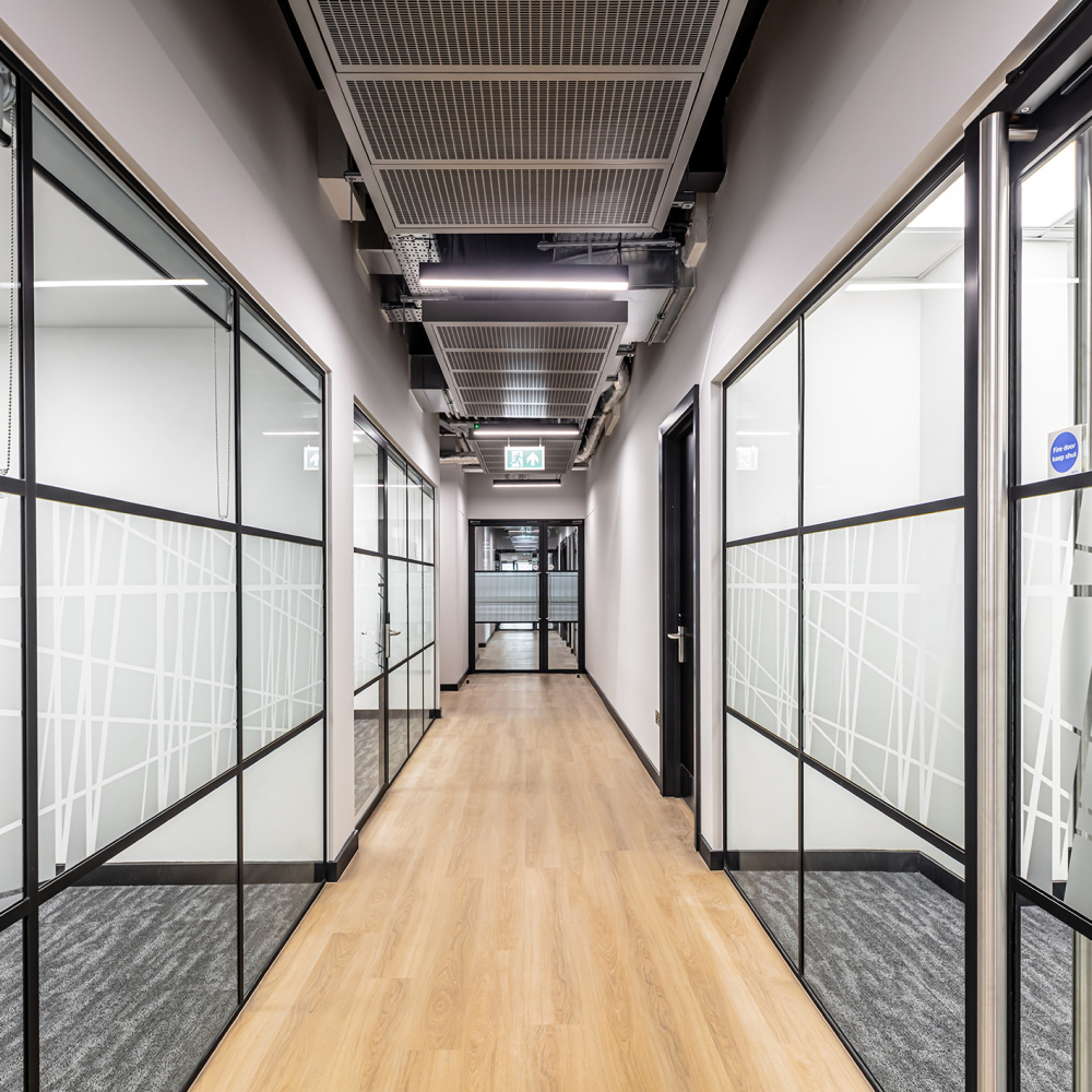 Bee House | Frameless Glass Partitions for Co-Working | Planet