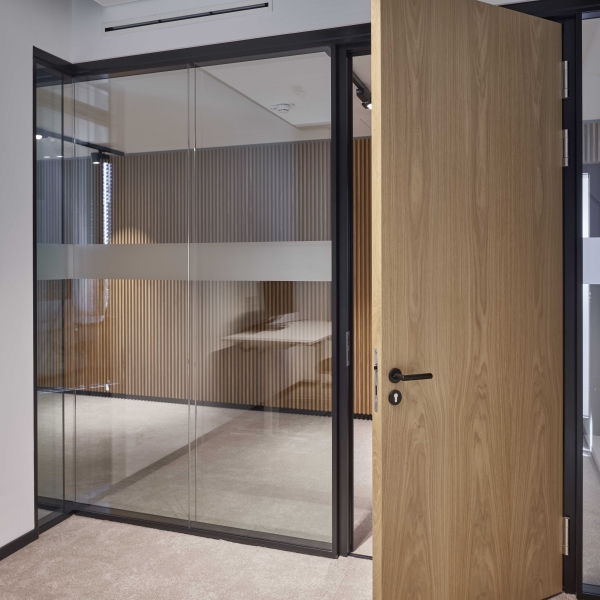 Parallel 100 with Veneered Timber Doors 13