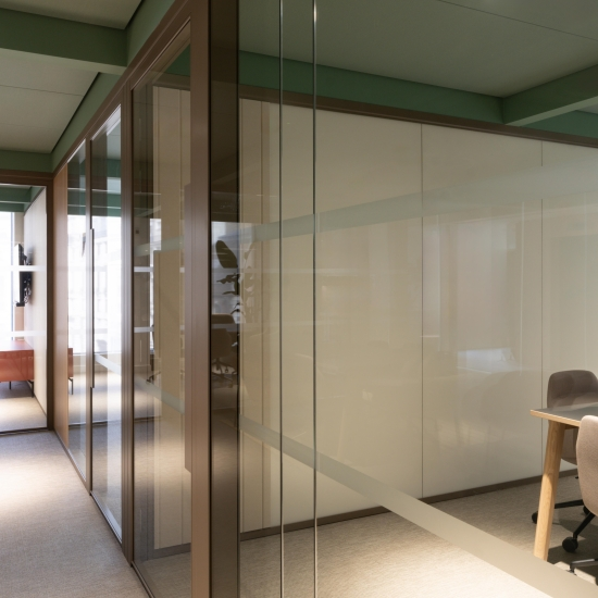 Available double glazed and single glazed offset configurations and interchangeable post configuration.