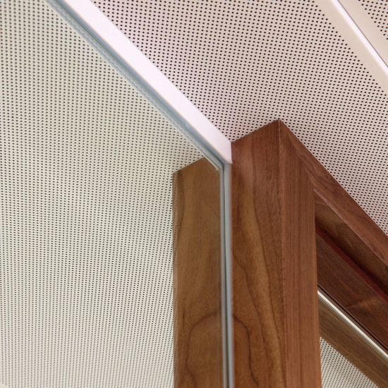 Pure 20 uses minimal framework all round – the head track is just 20mm wide by 27mm deep.