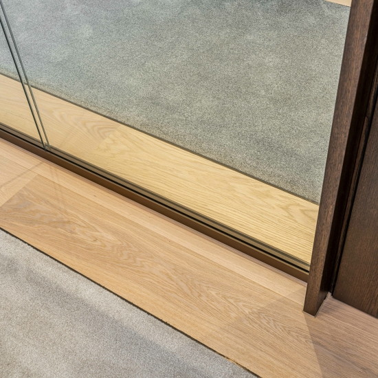 Can incorporate many of our glass and timber door solutions, both in pivoting and sliding configurations.