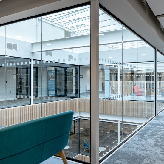 Uses glazing up to 21.5mm to produce extended height screens up to 4600mm for wide expanses of glass.